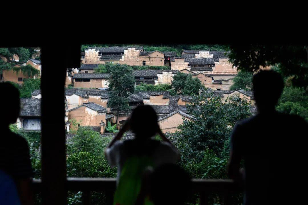 张东升 //龙腾华夏-中国当代百杰艺术家庆龙年、迎新春