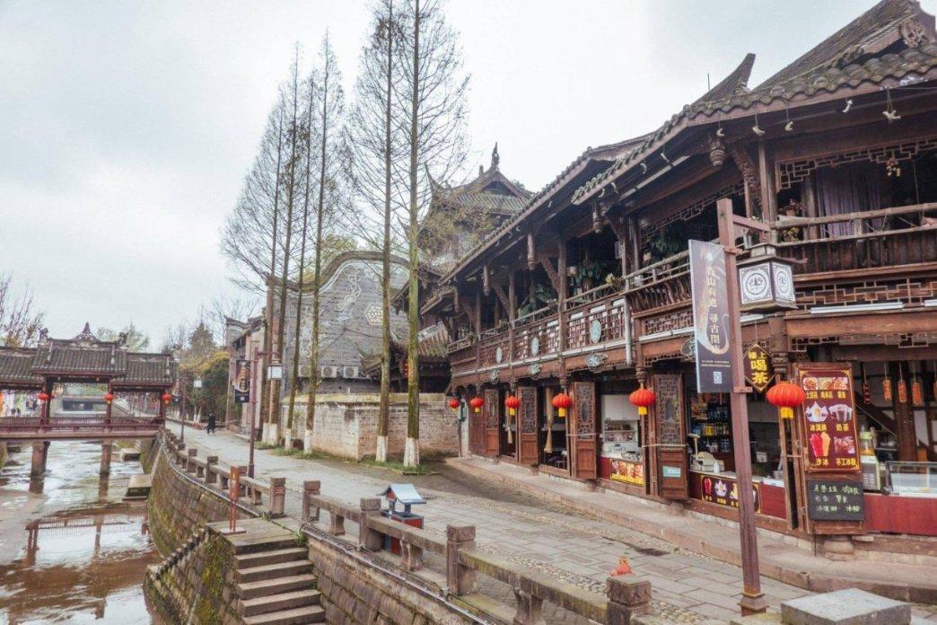 逃离违建房屋9